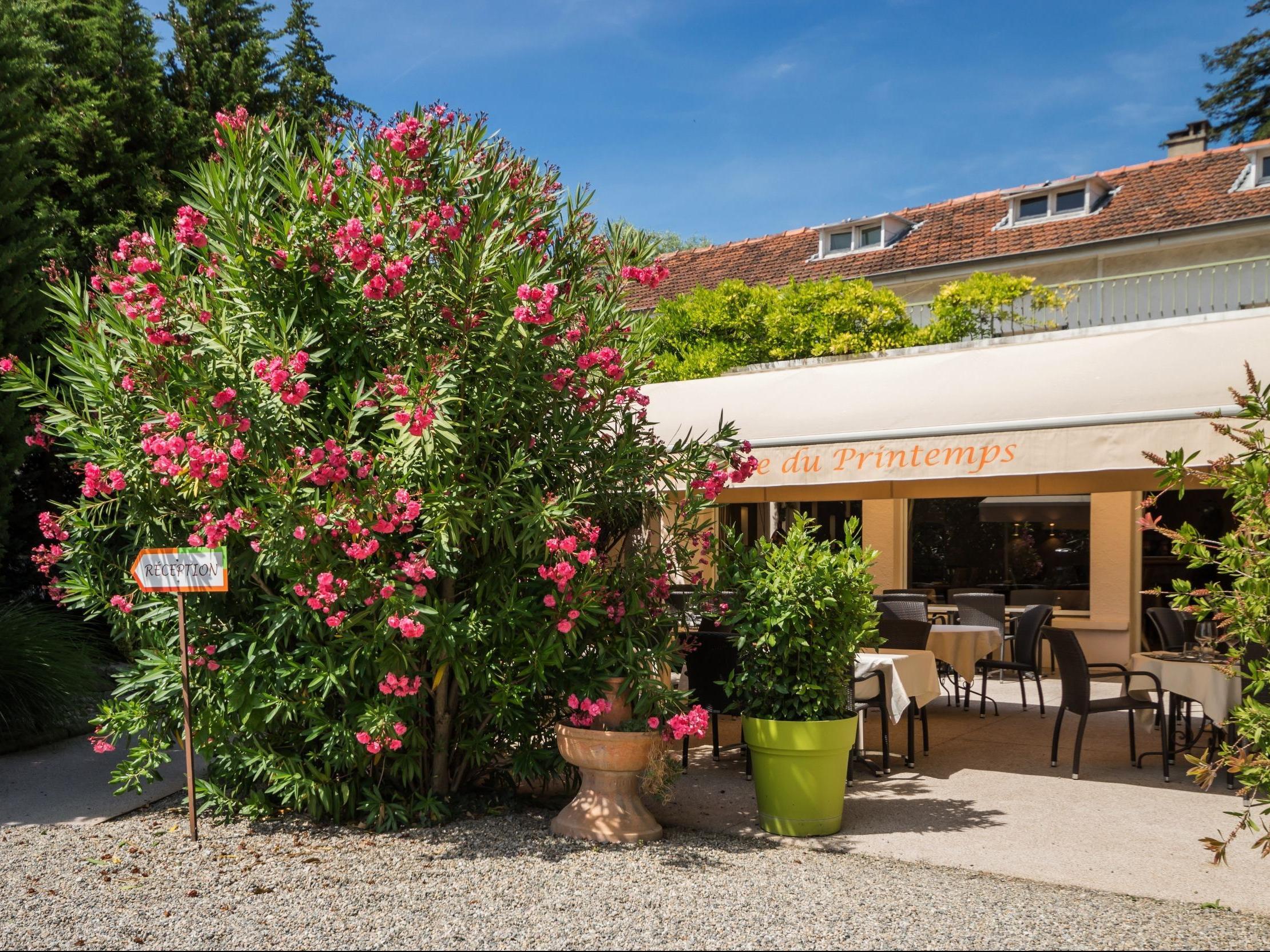 Logis Le Printemps Hotel Restaurant - Montélimar Eksteriør bilde